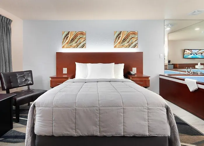 Grand Marquis Waterpark Hotel & Suites