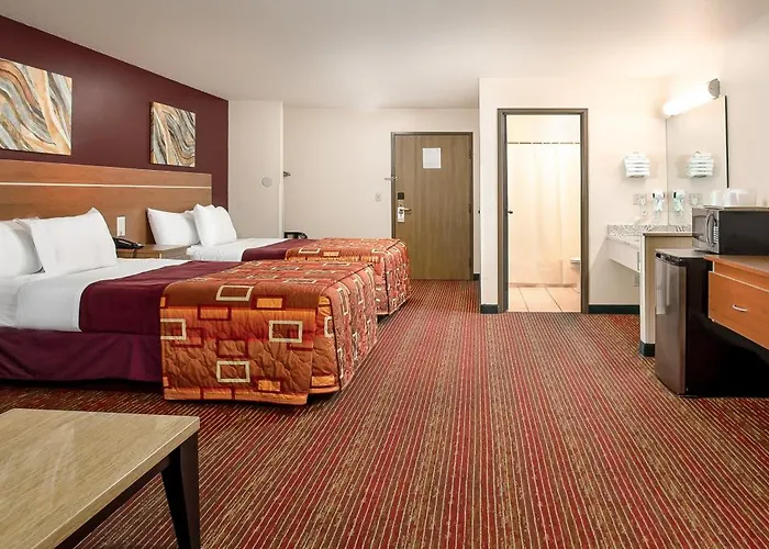 Grand Marquis Waterpark Hotel & Suites